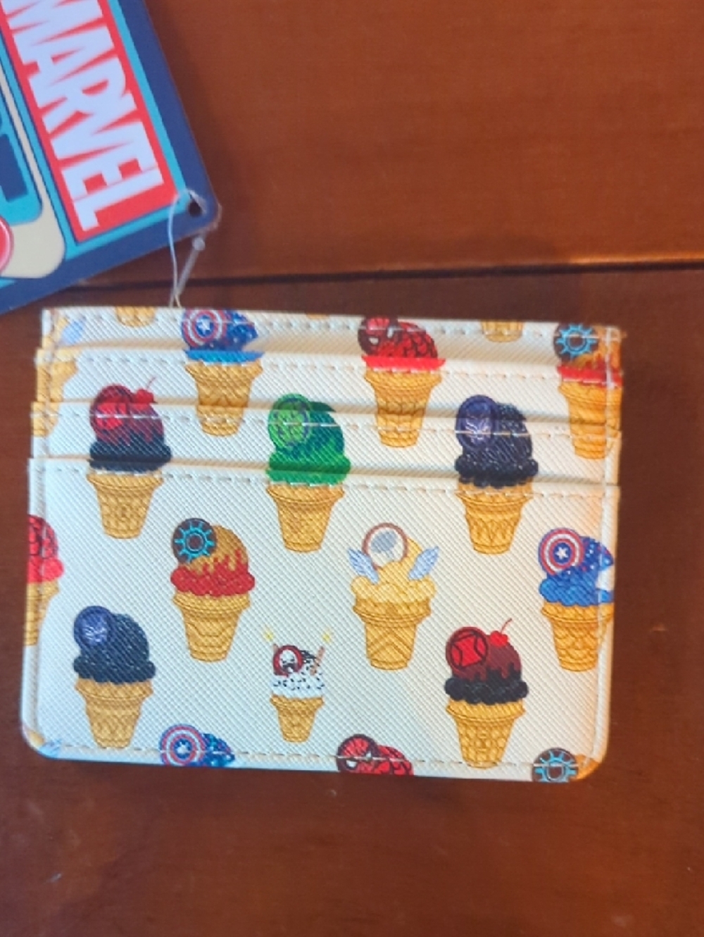 Marvel Eat The Universe Cardholder - Picture 2 of 2